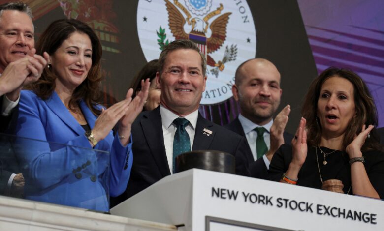 Stocks ride the AI rush and gold gains; Powell speech in focus