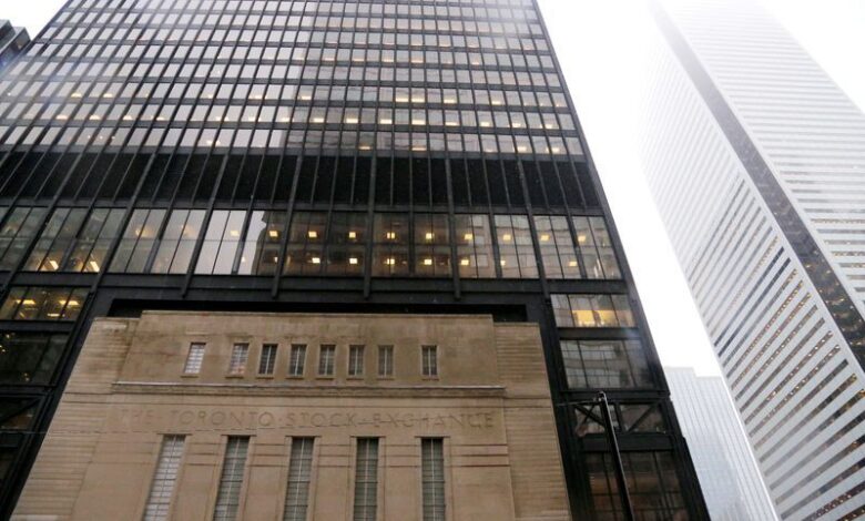 TSX adds to weekly winning streak as gold mining shares jump