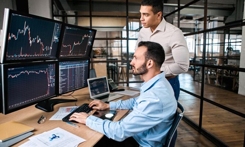 What’s the Better Tech Stock to Buy?