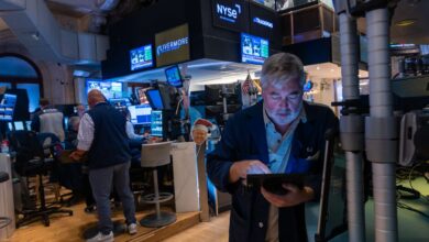 Stock Indexes End Lower for 2nd Straight Session; Shares of Tech Giants Fall Again; Energy Sector Outperforms as Oil Prices Rise