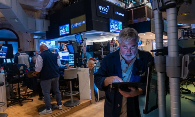 Stock Indexes End Lower for 2nd Straight Session; Shares of Tech Giants Fall Again; Energy Sector Outperforms as Oil Prices Rise Stock Indexes End Lower for 2nd Straight Session; Shares of Tech Giants Fall Again; Energy Sector Outperforms as Oil Prices Rise