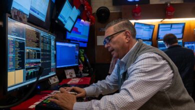 Stock Futures Mostly Lower After Two Days of Losses; Intel Shares Rise Further on Report Chipmaker Had Discussed Apple Buying Stake