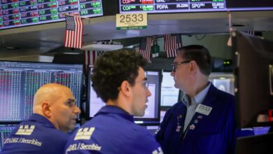 Nasdaq, S&P 500 Gain as Stocks Rebound After Losing Week; Safe-Haven Gold Hits Record Ahead of Government Shutdown Deadline