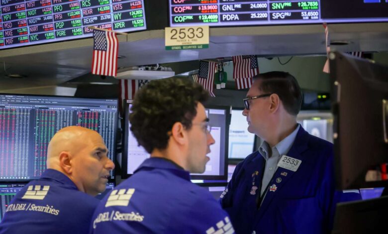 Nasdaq, S&P 500 Gain as Stocks Rebound After Losing Week; Safe-Haven Gold Hits Record Ahead of Government Shutdown Deadline