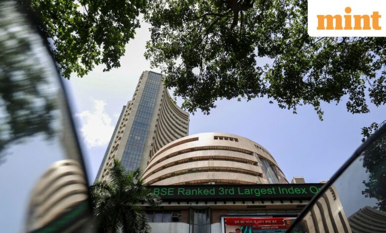 48 stocks hit 52-week lows, 170 stocks at 52-week high as Nifty 50, Sensex end higher led by pharma, IT stocks 48 stocks hit 52-week lows, 170 stocks at 52-week high as Nifty 50, Sensex end higher led by pharma, IT stocks