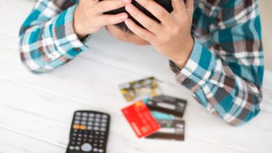 Liz Weston: Wife of Alzheimer’s patient stymied by bank that won’t let her close his accounts