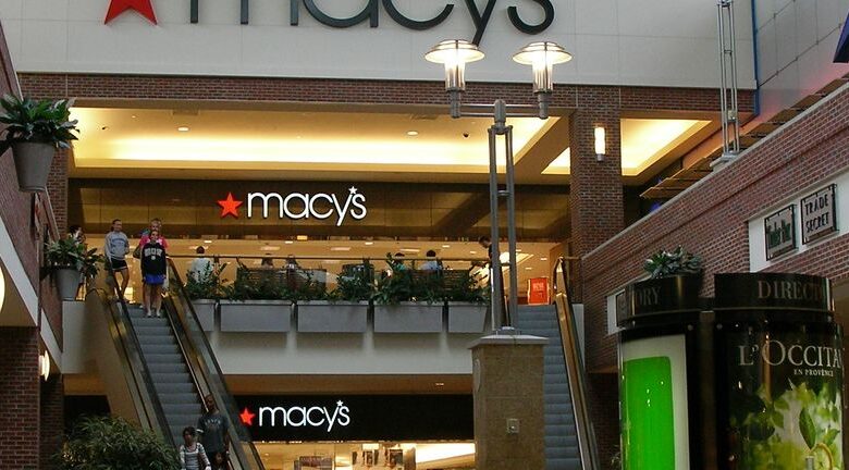Will Rising Earnings Estimates and Holiday Strategy Shift Macy’s (M) Long-Term Investment Narrative?