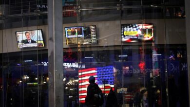 Stocks ride the AI rush and gold gains; Powell speech in focus