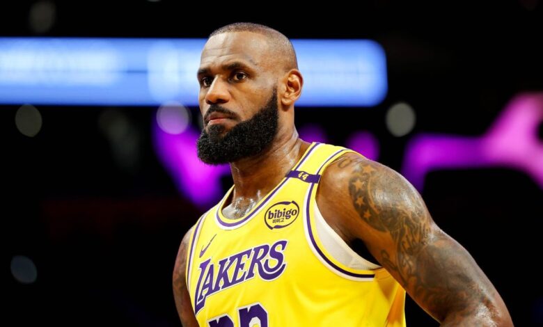 Lakers leave future up to LeBron James, extend coach JJ Redick