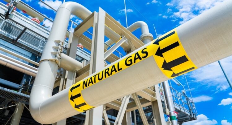 U.S. Natural Gas Futures Plummet on Unexpected Inventory Data