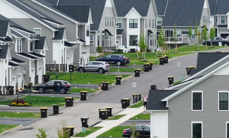 Average rate on a 30-year mortgage falls again, dips to lowest level since early October