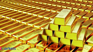 Gold notches fresh high on safe-haven demand, Fed rate-cut bets