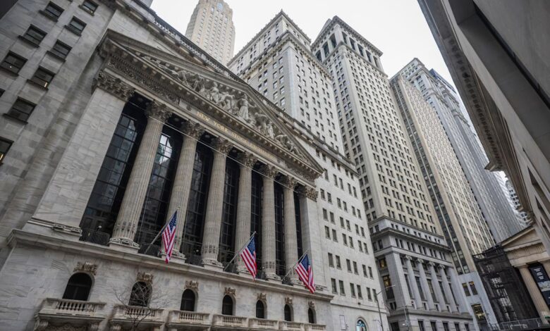 Dow slides, S&P 500 and Nasdaq snap winning streaks as Oracle leads tech stocks lower