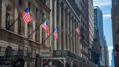 S&P 500, Nasdaq resume record rally as gold jumps, Fed minutes point to more rate cuts