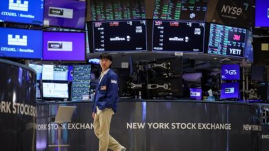 Global stocks rebound on Powell comments, strong bank earnings
