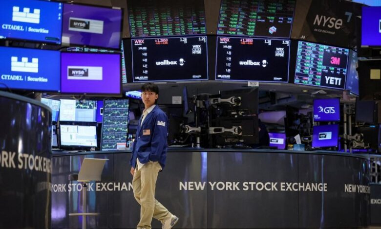 Global stocks rebound on Powell comments, strong bank earnings