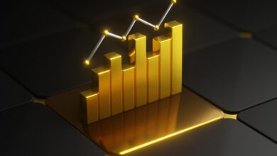 Gold dips below 00 as BlackRock CEO says fear drives crypto