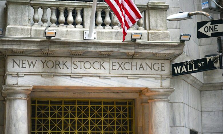 S&P 500, Nasdaq futures rebound after Apple, Amazon earnings revive faith in Big Tech