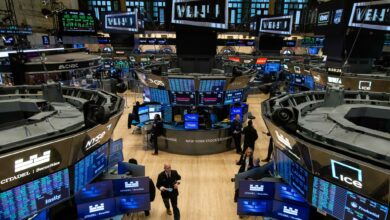 Dow futures down more 300 points, JPMorgan tops Q3 estimates on trading, investment banking strength