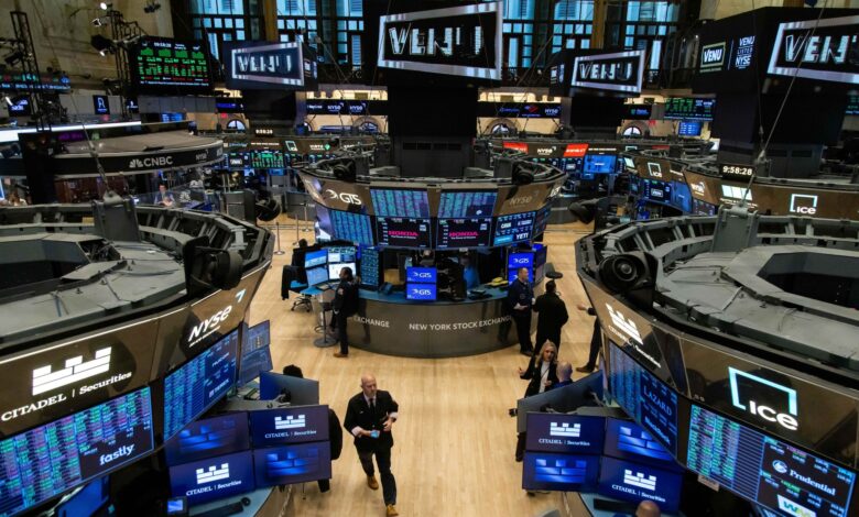 Dow futures down more 300 points, JPMorgan tops Q3 estimates on trading, investment banking strength