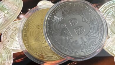 Bitcoin sinks with safe haven bets ‘clearly favoring gold’ after crypto washout