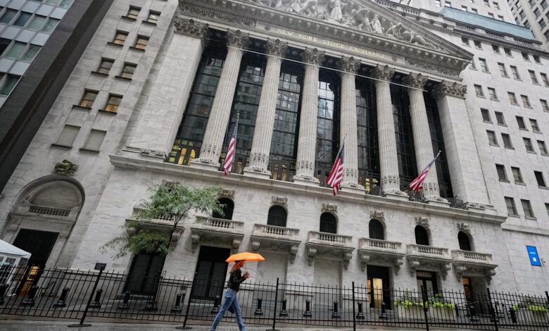 Dow, S&P 500, Nasdaq futures climb with more bank earnings, rate cuts in focus