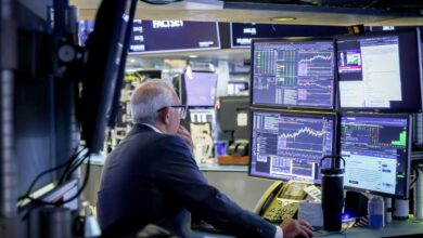 Stocks Tick Higher as Investors Mull Banks’ Health, Trump Comments on China Tariffs; Safe-Haven Gold Hits Fresh Record