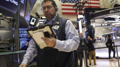 Stocks End Higher as Amazon Boosts Nasdaq; Indexes Post Weekly, Monthly Gains