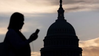 Live updates: Government shutdown extends, Trump administration warns of layoffs