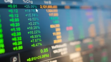 Global Shares Rise as Tech Stocks Drive Wall Street to New Records