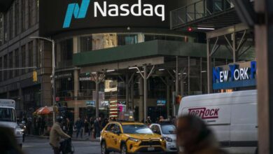 Tech Stocks Sink Nasdaq, Dow Jones Drops as Tariff Fears Return