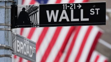 US stocks climb as banks and tech companies lead the way