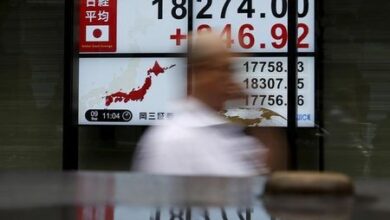 Japanese Shares Slip as AI Valuation Concerns Weigh on Tech Stocks