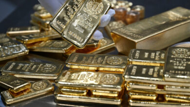 Gold slides over 1% on stronger US dollar