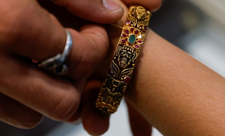 Gold falls 1%, poised for weekly loss as US jobs data dims rate-cut hopes