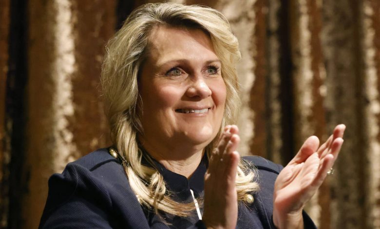 Carrie Cox censured by fellow members of Henderson City Council | Politics and Government