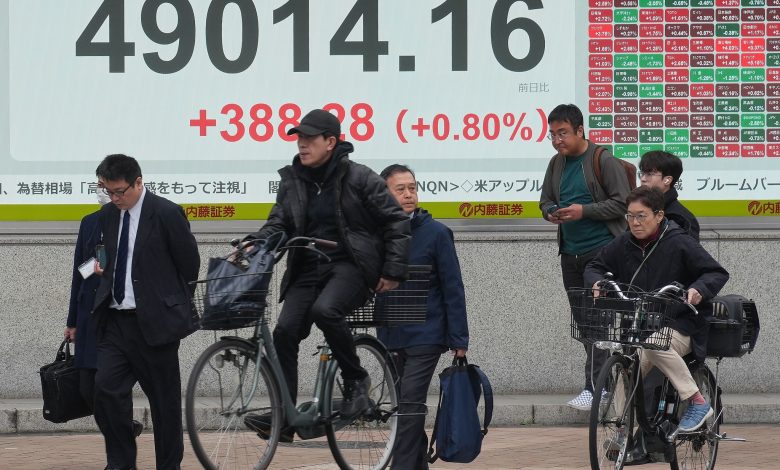 Asian stocks climb after Wall Street rallies on hopes for lower interest rates