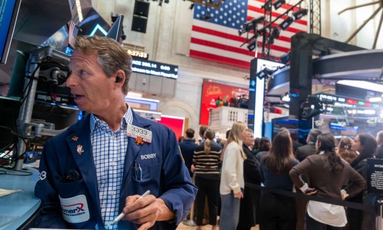 Stocks End Higher on Black Friday; Indexes Log Best Week Since June But Nasdaq Snaps Seven-Month Winning Streak Stocks End Higher on Black Friday; Indexes Log Best Week Since June But Nasdaq Snaps Seven-Month Winning Streak