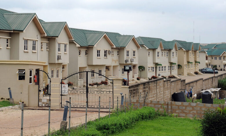 U.S. Mortgage Rates Climb Despite Fed Rate Cut as Bond Market Reacts to Powell’s Comments