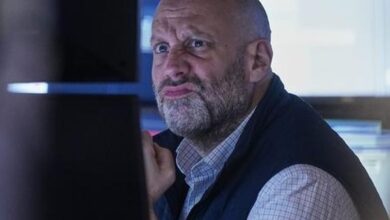 Wall Street Wobbles As Tech Stocks Slide And Shutdown Drags