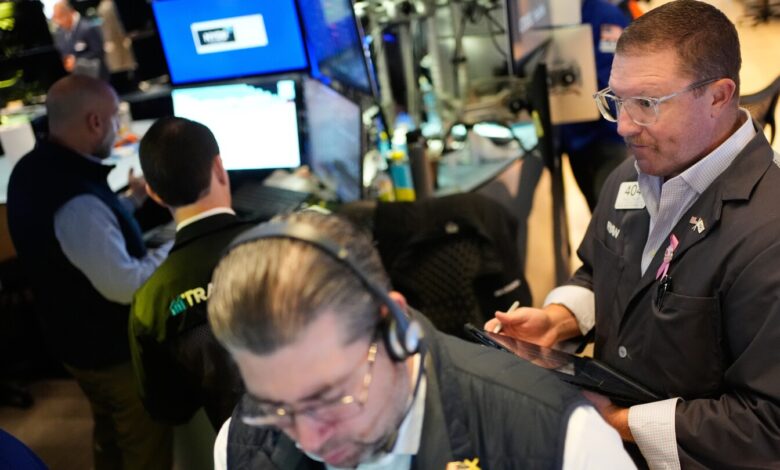 US stocks lose ground, weighed down by Big Tech