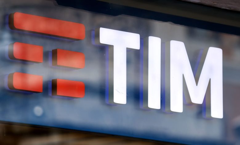 Telecom Italia wins .2 billion court payout Telecom Italia wins .2 billion court payout