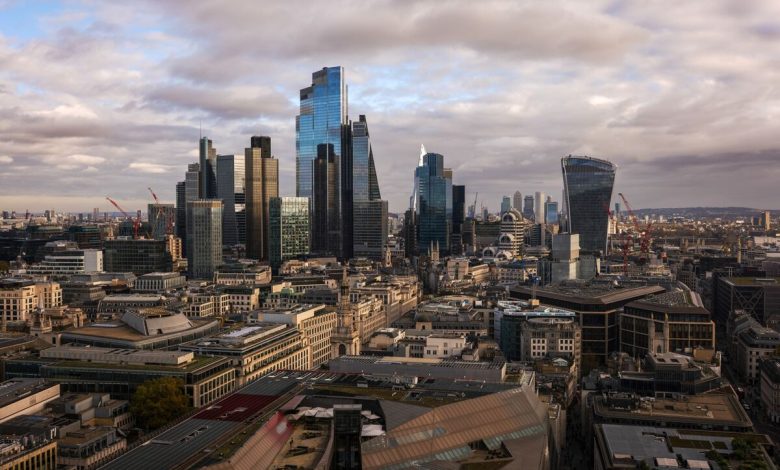 FTSE 100 Live: Stocks Fall as Risk-Off Sentiment Grips Investors