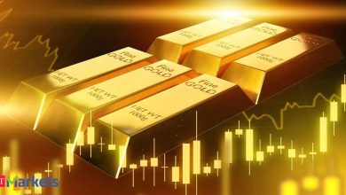 Gold gains as Fed rate-cut optimism dents dollar