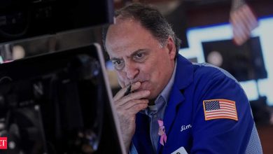 Nasdaq, Dow Jones, S&P futures dip post-fed rally, Oracle dip sparks AI skepticism, Powell adds investor caution