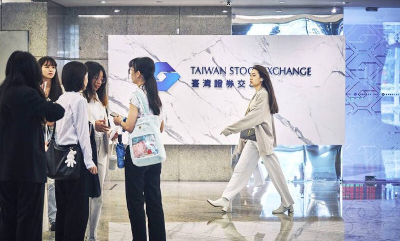Taiwan stock market outperforms Japan, South Korea