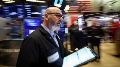 Wall Street Climbs as Tech Rebound Gathers Momentum