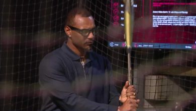 Adam Jones shows support at Field of Futures fundraiser