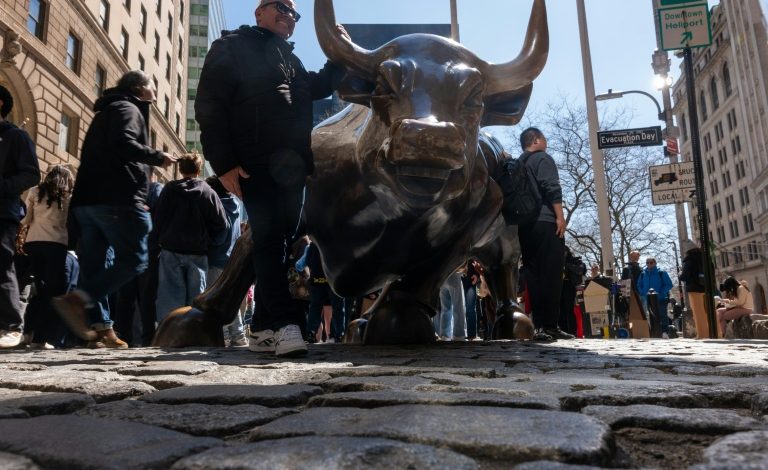 World stocks sluggish as precious metals drop World stocks sluggish as precious metals drop