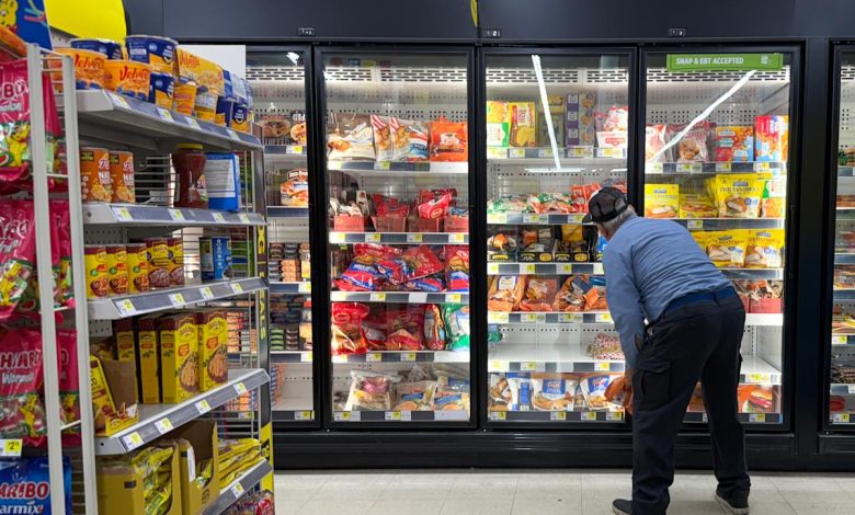 Dollar General stock pops, Salesforce rises, Snowflake tumbles